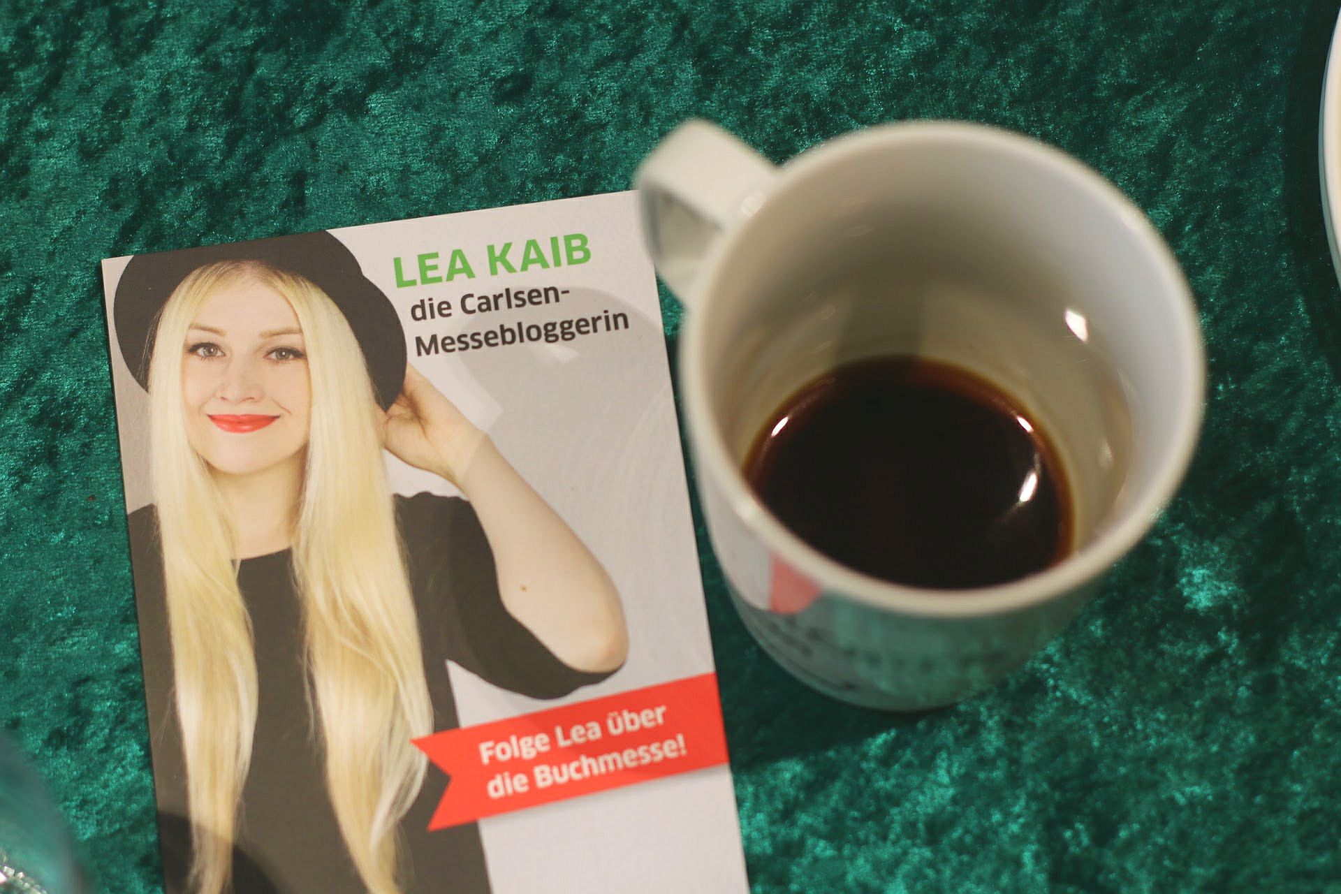 Blogger-Event Lea Kaib Messebloggerin Carlsen Visitenkarte Kaffee